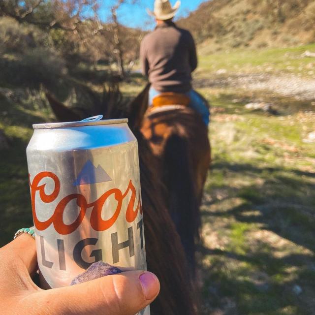 Cowboy Hats: On
Saddled: Up 
Mountains: Blue
📸:: @rissa_fisher_