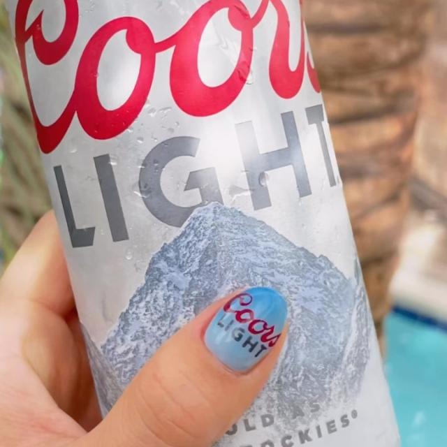 SOLD OUT AGAIN! Set your alarms for 10AM CST next Tuesday to get Chill Polish when we restock again. Because can or no can, this nail polish turns blue when you’ve got a crisp Coors Light in your hand! 💅 ® 🟦