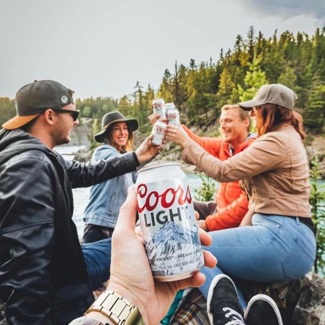 Tag us in a photo with your chillest friend for #BestFriendsDay

📸: @superiorbeveragegroup 
@ismaelrguez_