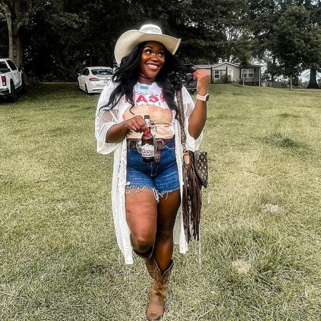 Every tailgate should have a sheriff 🫡 Tag your tailgate’s blue mountain enforcer 👇

📸: @parismyleaqbarrow