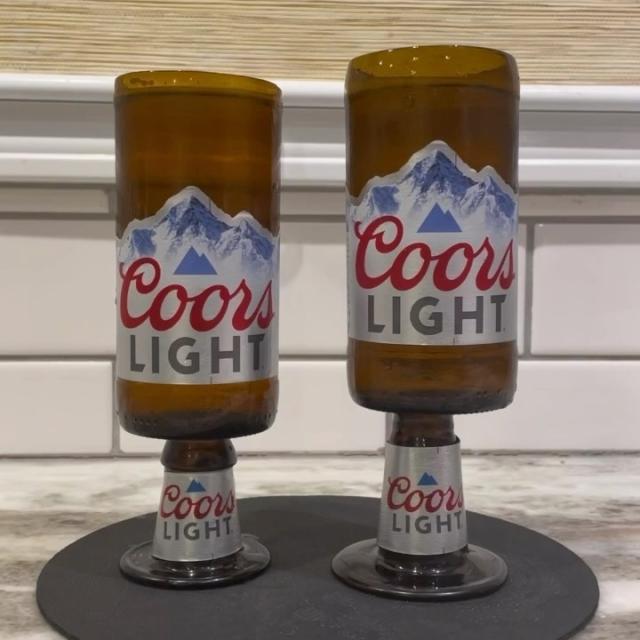 Upcycling brought to you by the pros. Stay chill and don’t try this at home. 🍻

📸: Fogzglass