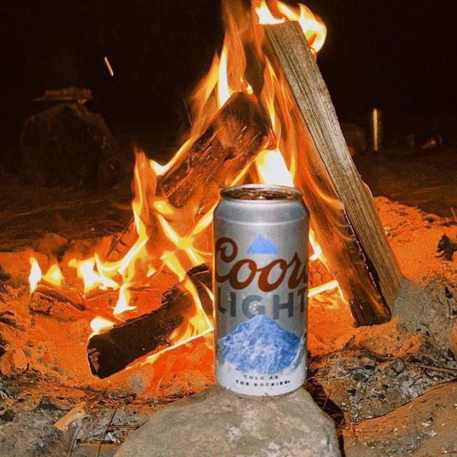 The best way to stay both warm and chill in December

📸: @gill.films